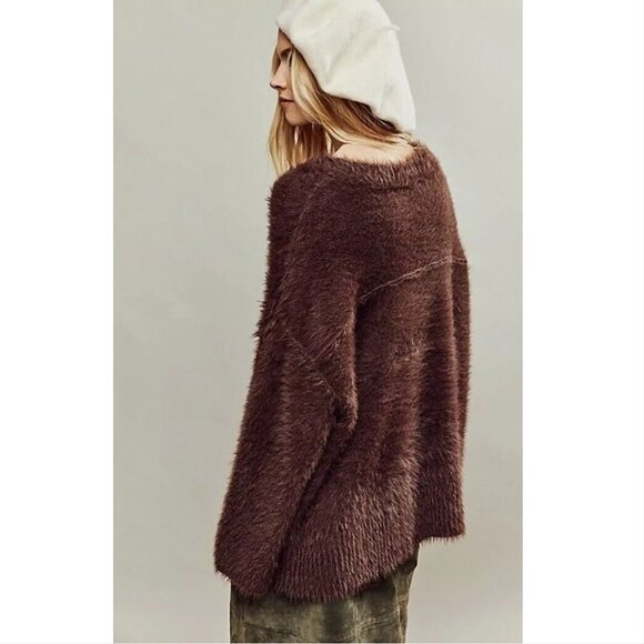 Free People Harrison Bunny Crew Fuzzy SWEATER Size L Mocha Brown Slouchy NEW - Picture 5 of 14